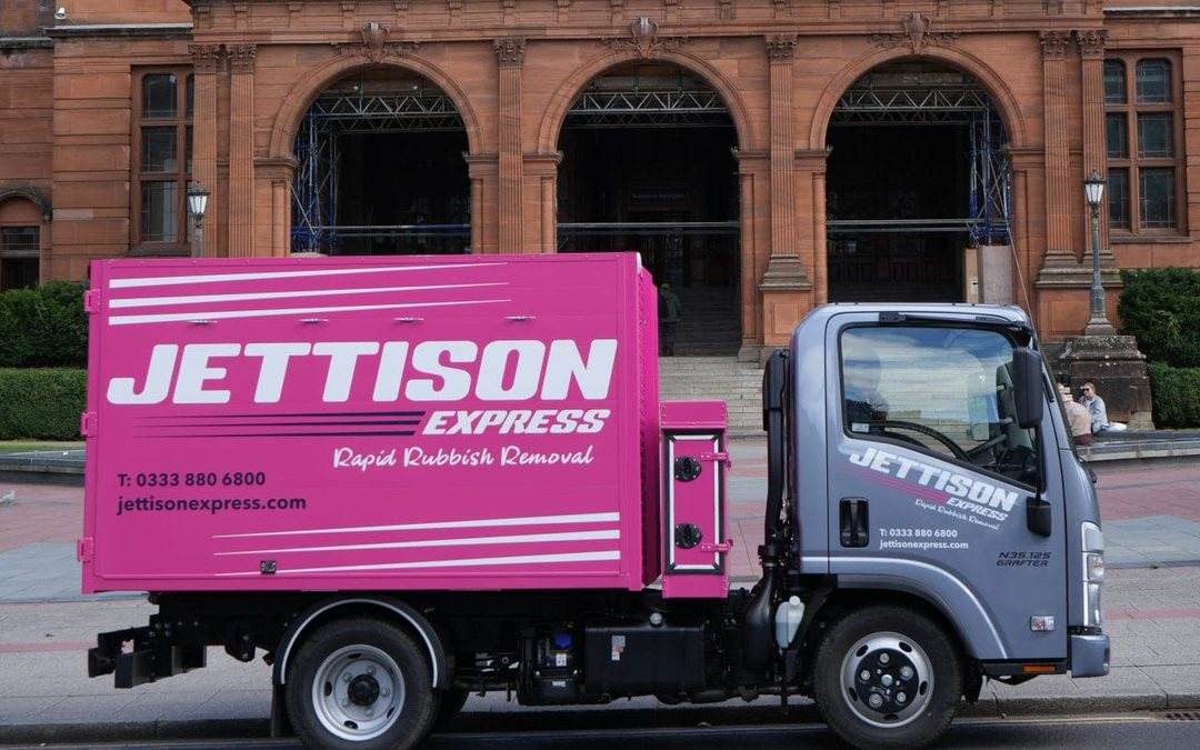 Jettison Express truck parked outside Kelvingrove Art Gallery in Glasgow